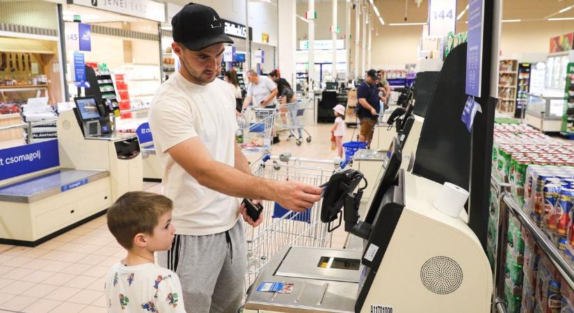 Egyre szaporodnak az önkiszolgáló kasszák, de mi lesz így a bolti dolgozókkal? Reagáltak a multik!