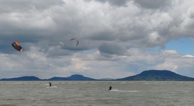 Kite-paradicsom Balatonfenyvesen (fotó)