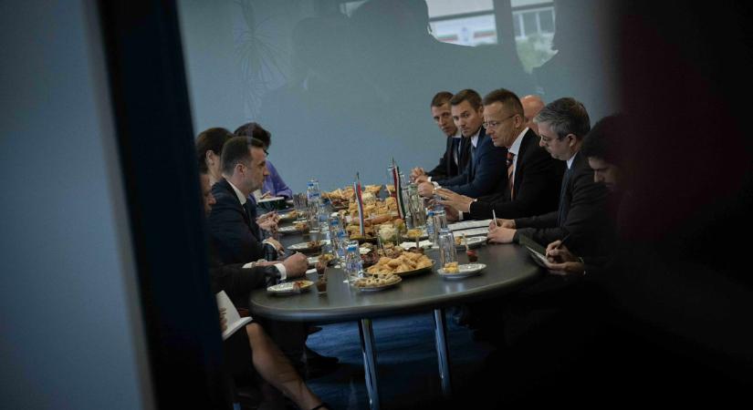 Szijjártó Péter: minél több a csővezeték, annál jobb