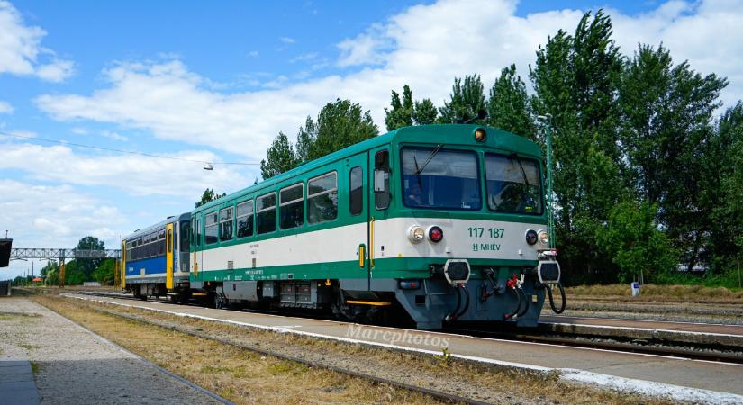 Az eklektikus magyar vasút gyöngyszeme: a HÉV-festéssel forgalomba állított Bz-motorvonat