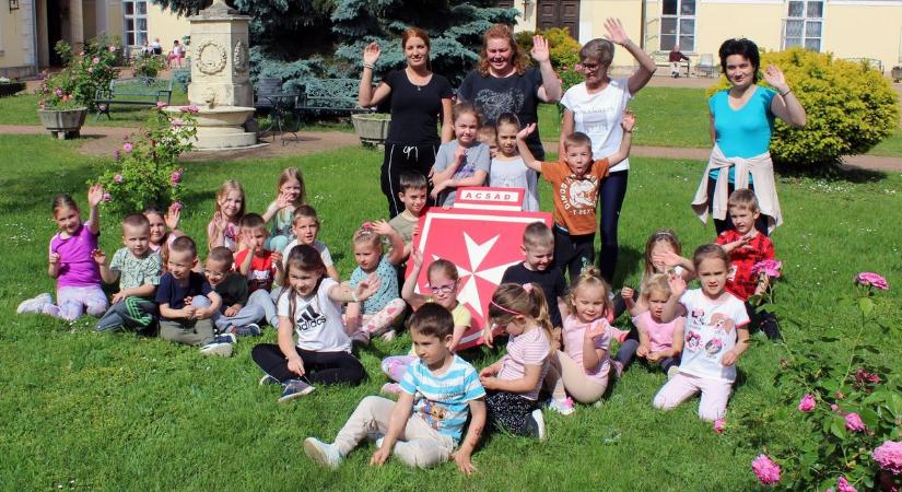 Kihívás napja Acsádon: óvodások-idősek kötélhúzása színesítette a programot