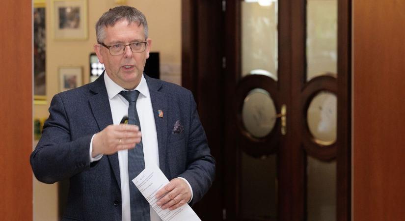 Hazavár a város! – Michl József kávé mellett üzent a tataiaknak