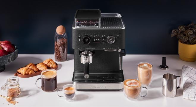 Az otthoni kávézás új dimenziója: a KitchenAid bemutatta új automata eszpresszógép-kollekcióját