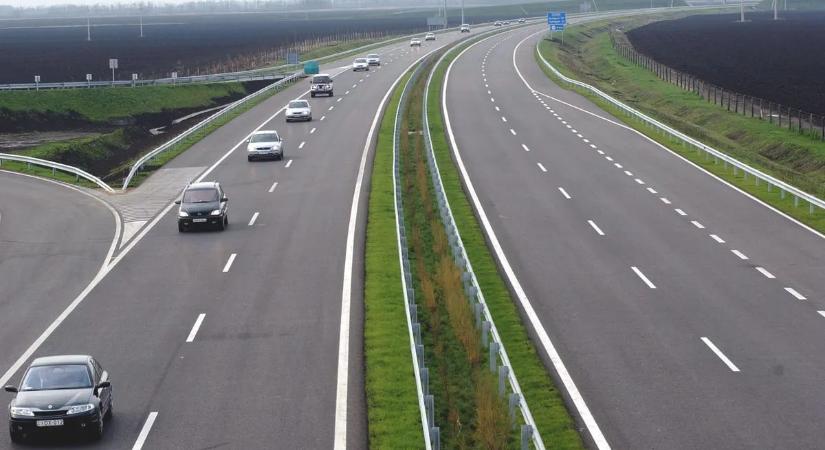 Három hétig dugók várják az M1-M7 autópályát