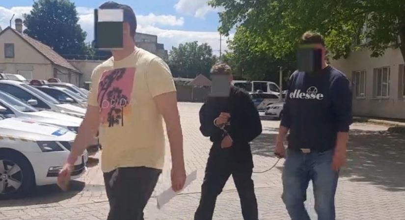 Robbantással fenyegette szomszédait egy idős férfi ( videó)