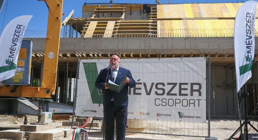 Csopakon elhelyezték az épülő faluház alapkövét ( fotógaléria)