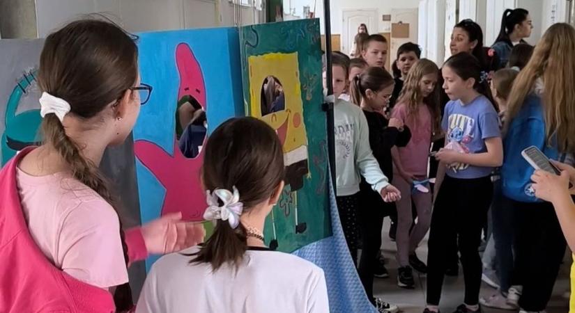 Beauty room, Spongyabob és szkanderverseny – így telt a diáknap a gyakorlóban  videó