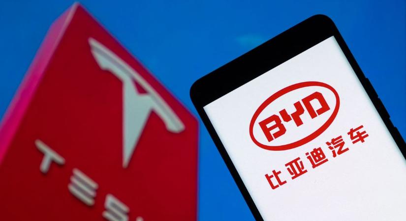 Kína megint sokkolt: nincs rá jobb szó, a BYD egyetlen hét alatt agyonverte a Teslát – Elon Musknak már a második helye sem biztos