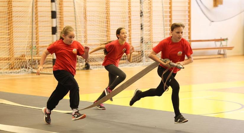 Idén is a bonyhádi lánglovagok vitték a prímet