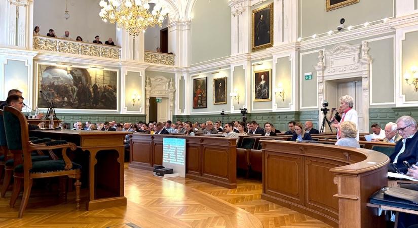 Záporoztak a kérdések a győri közmeghallgatáson