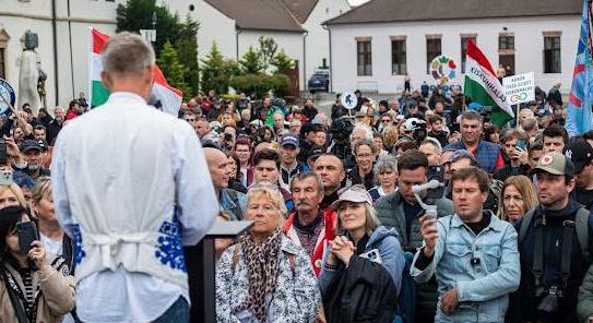 Jöttünk, álltunk, visszamennénk - Szénási Sándor jegyzete