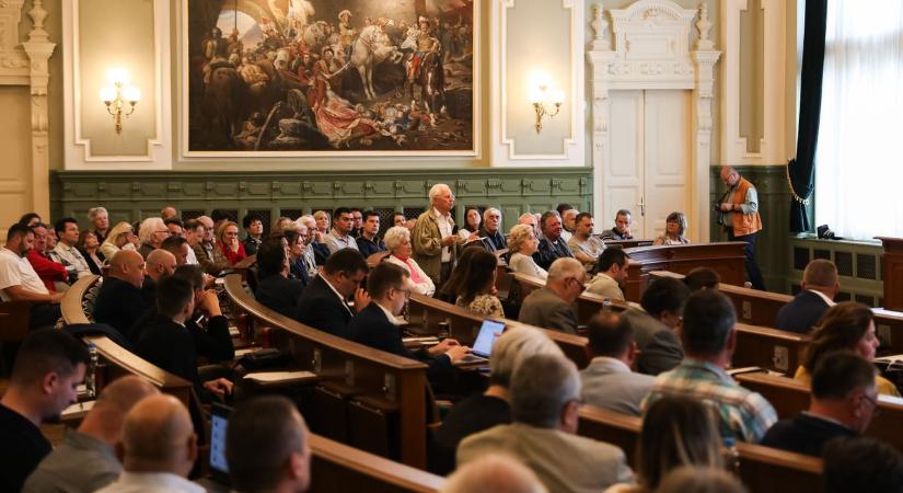 Mindenki elmondhatta, mi nyomja a szívét a győri közmeghallgatáson - Fotók