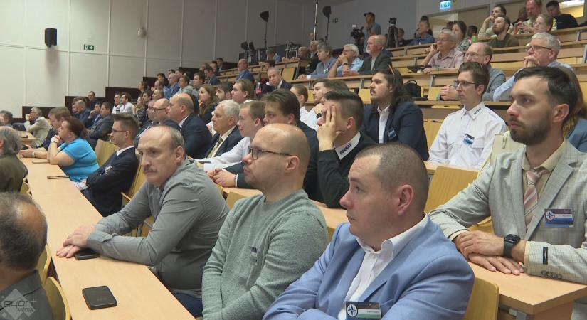 Középpontban a távközlés