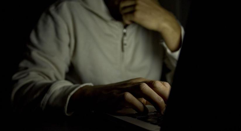 Több mint 16 ezer pornográf fotót tárolt gyerekekről egy balatonfüredi férfi