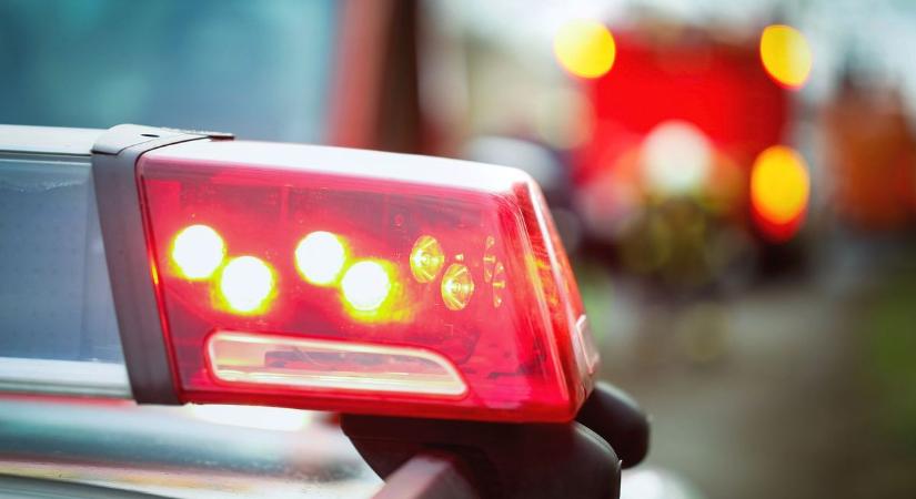 Kigyulladt egy kisteherautó az M86-oson