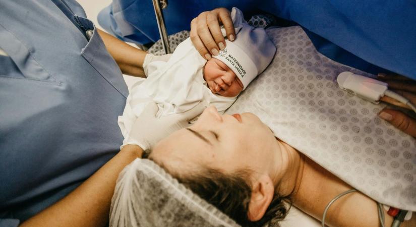 „Nem tervezett császármetszésem volt – a párom folyton azt mondja, hogy én a könnyebb utat választottam”