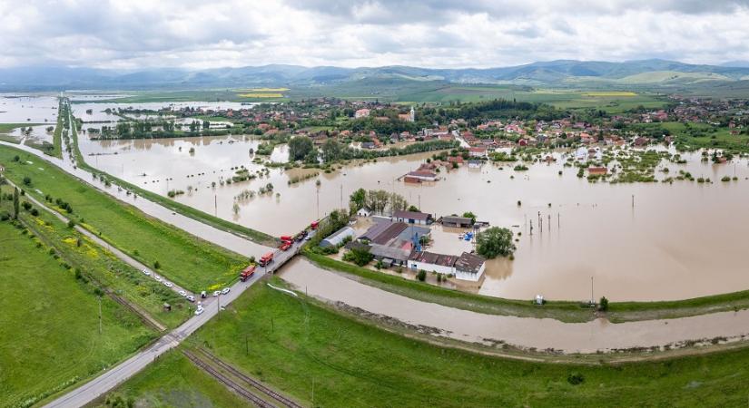 Segélyszállítmánnyal és vízszivattyúkkal segítik az erdélyi árvízkárosultakat