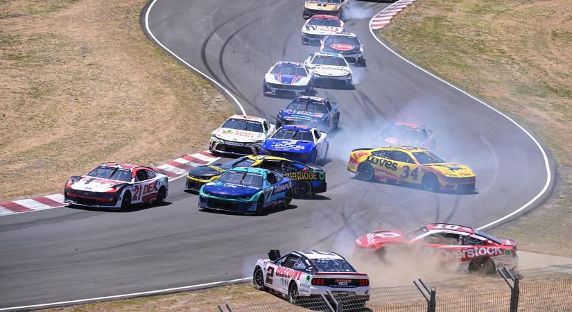 A csapatok megvétóztak egy extra autót, mert attól félnek, hogy a tulajdonosok IndyCart csinálnak a NASCAR-ból