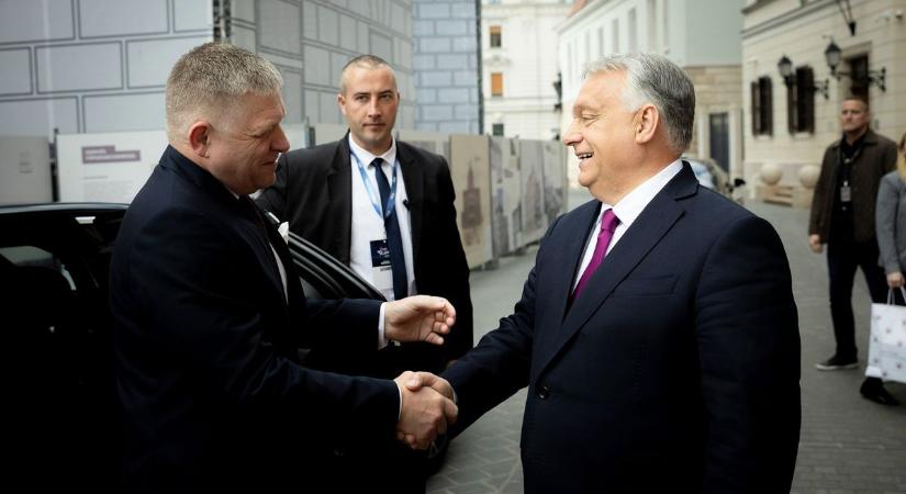 Orbán Viktor fogadta a visegrádi országok egykori és jelenlegi vezetőit