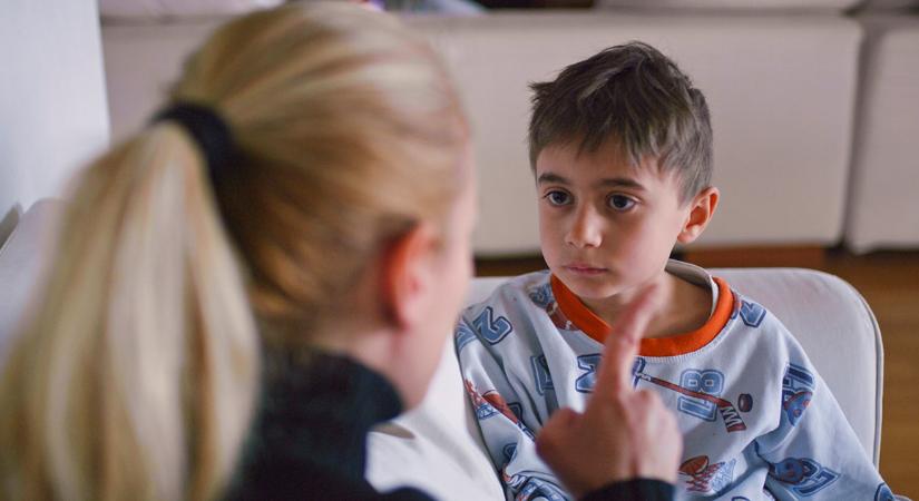 A nárcisztikus szülő öröksége: önbizalomhiány, szégyen