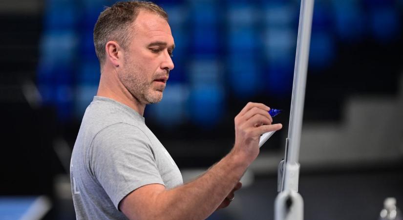 Notesszel a kezében írna történelmet Michael Apelgren