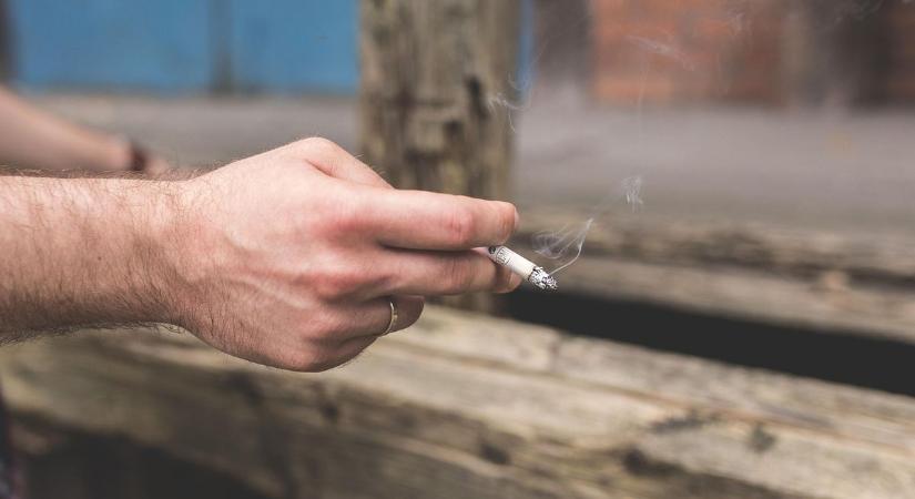 Herbálos cigit adott egy kiskorúnak, aki ettől hallucinált, hányt, majd elájult