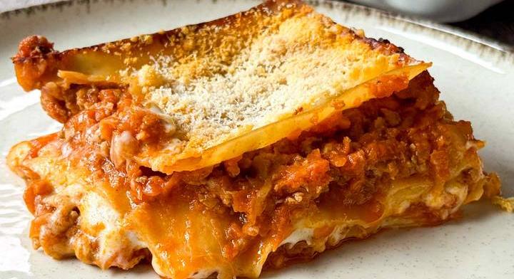 Szaftos lasagne bolognai raguval: a krémes besamel a lelke