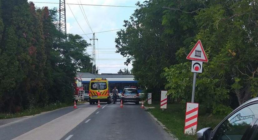 Két súlyos baleset történt az éjszaka: gázolt a vonat Angyalföldön, HÉV-vel ütközött egy autó Csillaghegyen