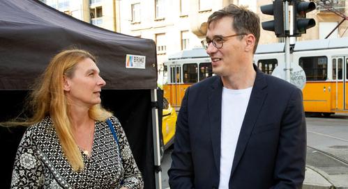 Lerobbanó buszokkal, célzott útfelújításokkal és elsötétülő stadionnal bírná jobb belátásra a „tolvaj” kormányt Baranyi Krisztina