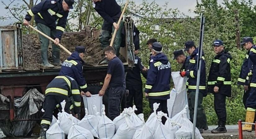 Brassó megye: hét embert és több száz állatot evakuáltak az Olt áradása miatt