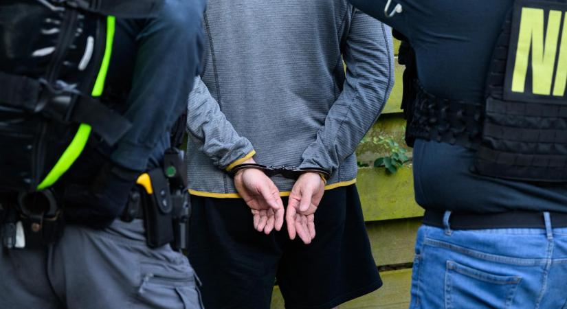 Prostituáltként futtatott két gyermekotthonban felnőtt lányt a Fidesz által kitüntetett javítóintézeti igazgató
