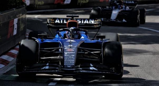 Russell: Nem vagyok lázadó, Albon nagymamaként vezetett