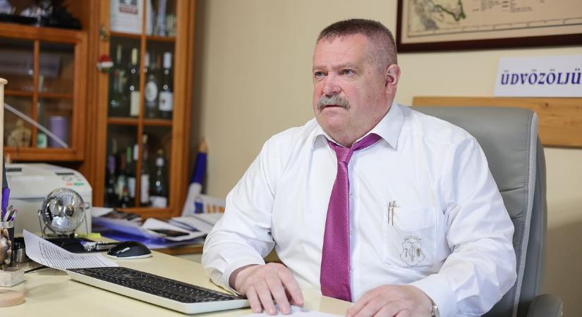 Aldebrő fejlődése bölcsődétől a napelemes középületekig