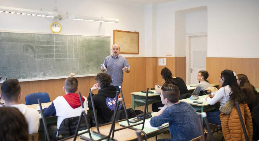 Nem ért célt a kormány a tankötelezettség 16 évre csökkentésével