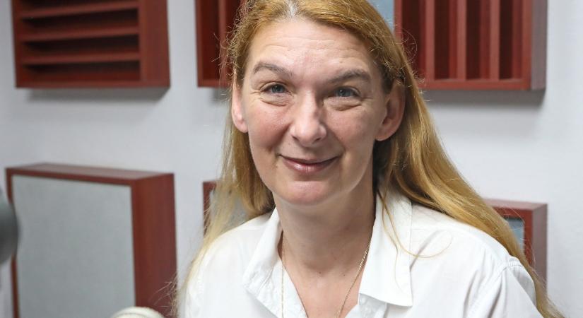 Baranyi Krisztina: Állva halunk meg vagy felvesszük a kesztyűt