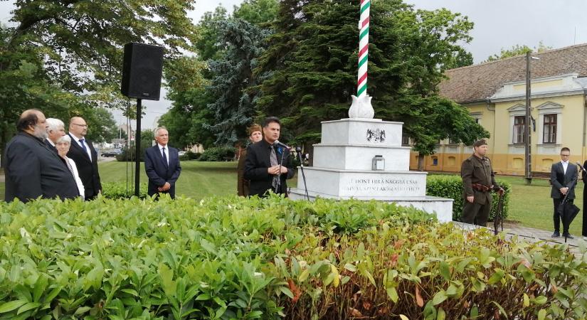 Közös megemlékezésre hív a város a nemzeti összetartozás napja alkalmából