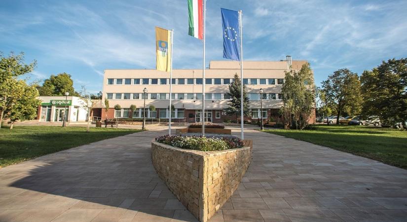 Tovább dagad a botrány a Velencei-tó partján