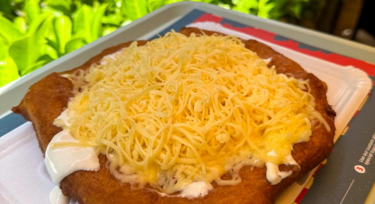 5000 forint egy lángos a Parlament mellett – kipróbáltuk a Retro Lángos új helyét