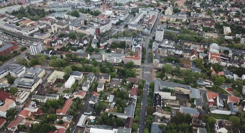 Nyíregyháziak! Elkezdődött a Bethlen Gábor utcán, ez várható a nyáron! (fotók)