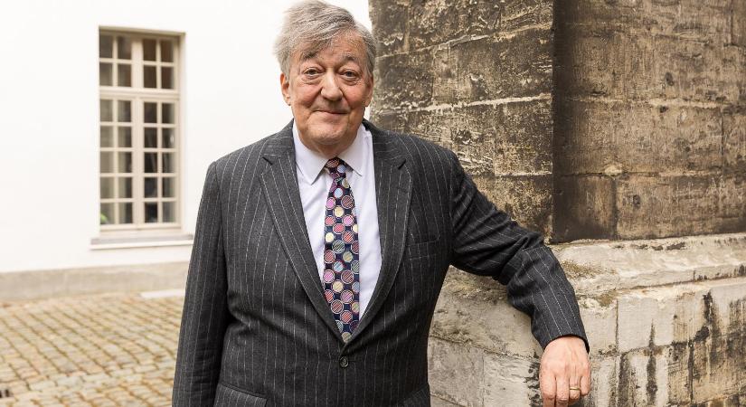 Stephen Fry: Magyarország csodálatos embereket adott a világnak, de most a modern fasizmus szorításában él