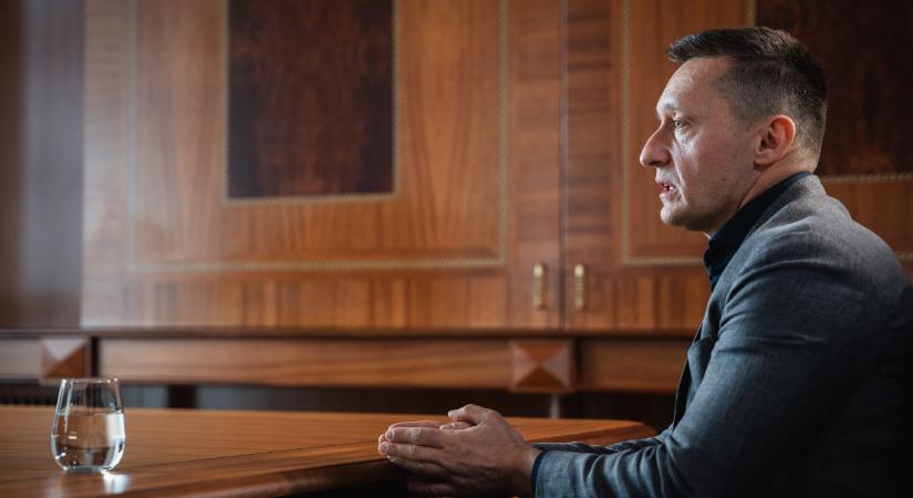A feltaláló Rogán Antal viszi a cég teljes bevételének 40 százalékát, majdnem félmilliárd forintot