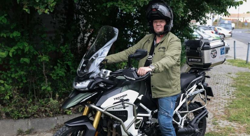 Hazamotorozott a Közel-Keletről, majd jött egy magyar autós