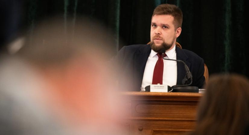 Nyilvánosságra hozta a titkos Audi-szerződést a győri polgármester
