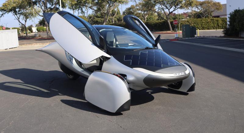 A jövő autója napelemes? Ez a típus már hatékonyabbnak tűnik, mint az elektromos társai