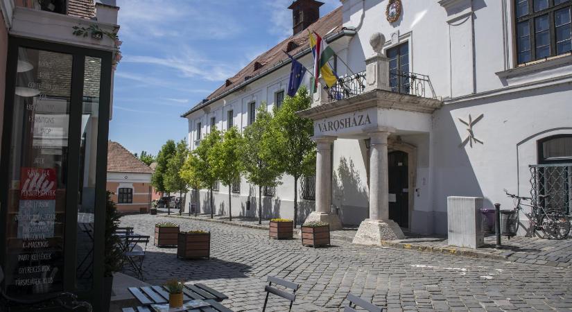 Még a fideszes képviselők is megszavazták Szentendrén, hogy csökkenjen a szolidaritási adó