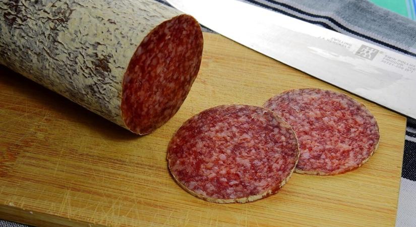 „Elszegényítik, aztán élelmiszerrel veszik meg az embereket”