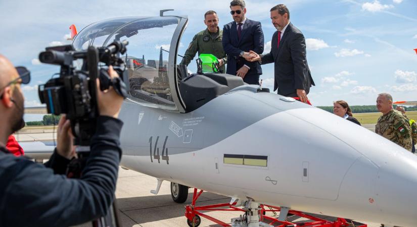 Új szintre lép a katonai repülés, megérkeztek az L–39 Skyfoxok Kecskemétre – galériával, videóval