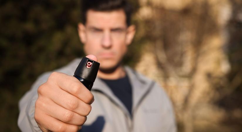 Kétszer lefújta gázspray-vel, majd egy pofonnal elkente a művet a marcali fiatal