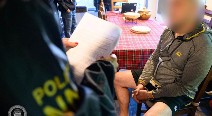 Bilincsbe verve vitték el a javítóintézet igazgatóját