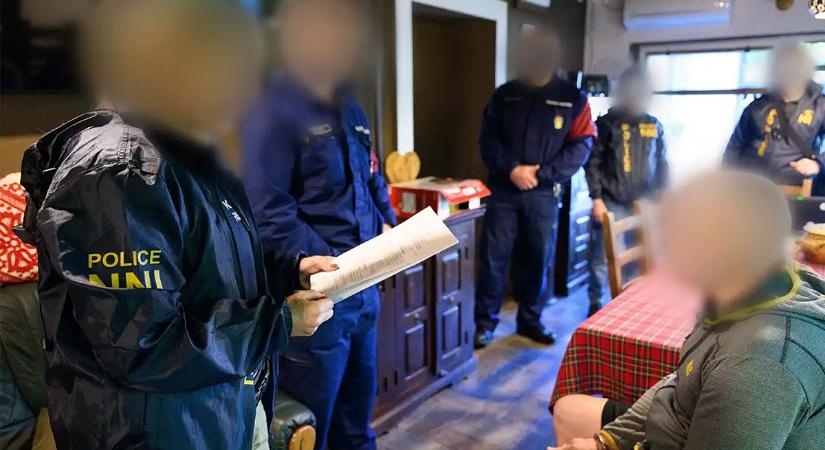 Milliókat, autókat, ingatlanokat zároltak a lányokat futtató javítóintézeti igazgatónál